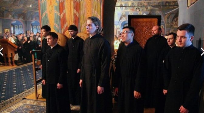 Студенты Якутской духовной семинарии молились в Новоспасском монастыре Москвы
