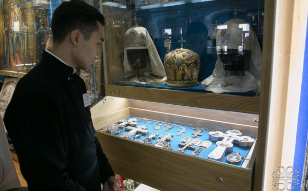 Студенты семинарии познакомились с экспонатами Церковно-археологического кабинета Московской духовной академии