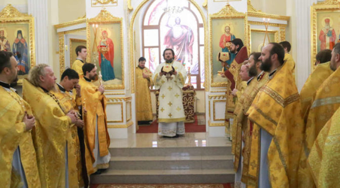 Собор духовенства Якутской епархии молился за Литургией в семинарском храме